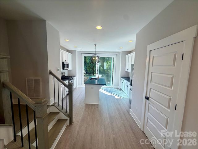 566 W End Drive, Charlotte, NC 28208