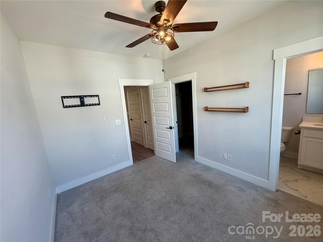 566 W End Drive, Charlotte, NC 28208