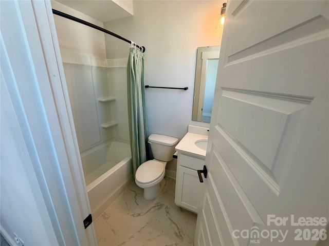 566 W End Drive, Charlotte, NC 28208