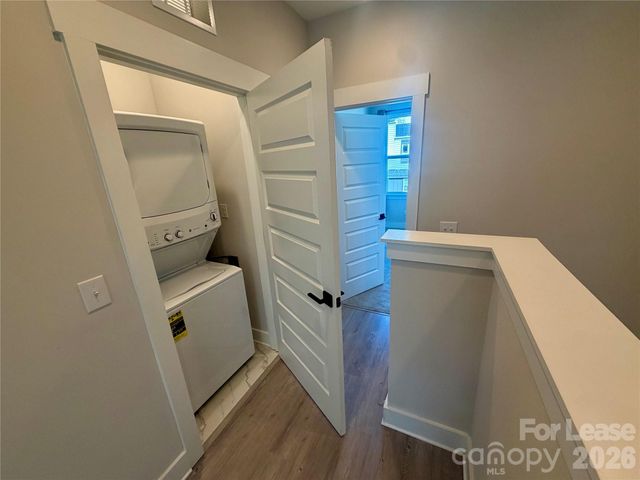 566 W End Drive, Charlotte, NC 28208