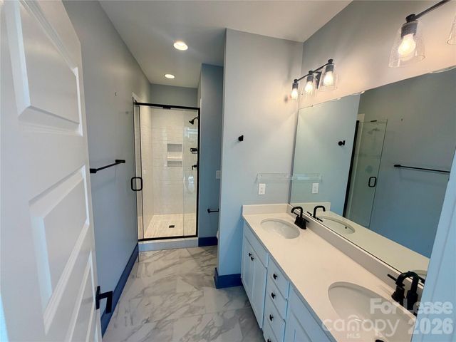 566 W End Drive, Charlotte, NC 28208