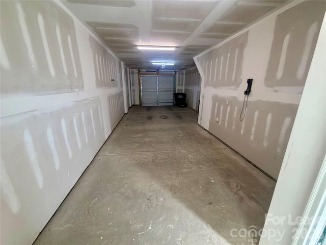 566 W End Drive, Charlotte, NC 28208