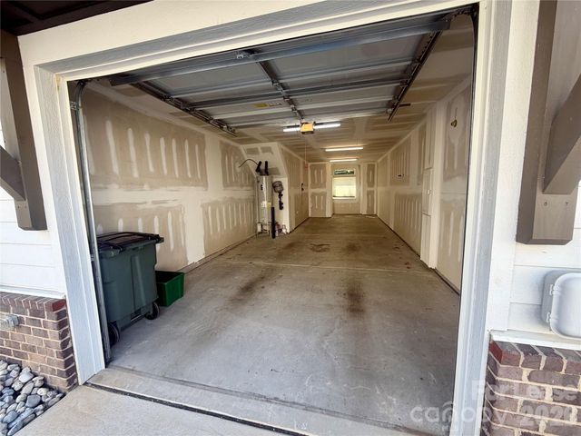 566 W End Drive, Charlotte, NC 28208