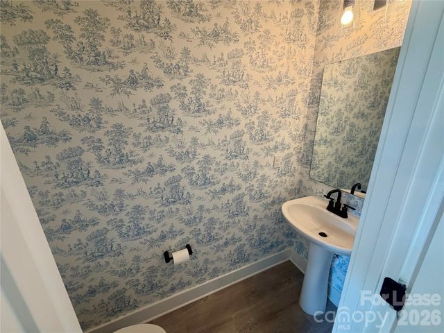 566 W End Drive, Charlotte, NC 28208