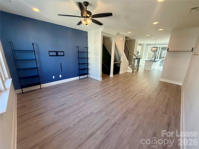 566 W End Drive, Charlotte, NC 28208