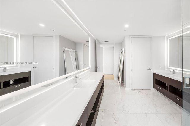 851 NE 1st Ave 5312, Miami, FL 33132