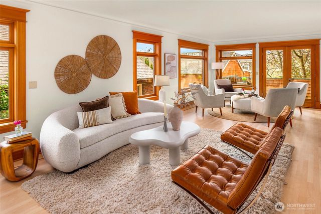 2117 N 36th Street, Seattle, WA 98103