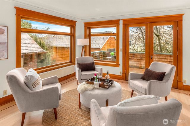 2117 N 36th Street, Seattle, WA 98103