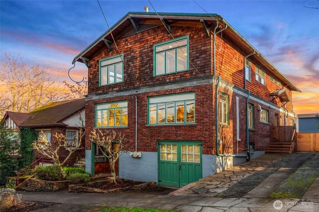 2117 N 36th Street, Seattle, WA 98103