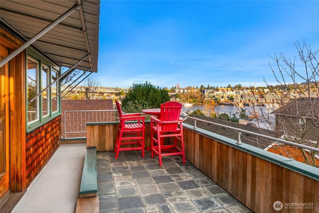 2117 N 36th Street, Seattle, WA 98103