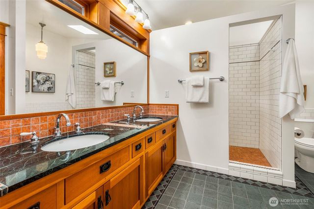 2117 N 36th Street, Seattle, WA 98103