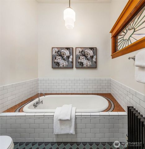 2117 N 36th Street, Seattle, WA 98103