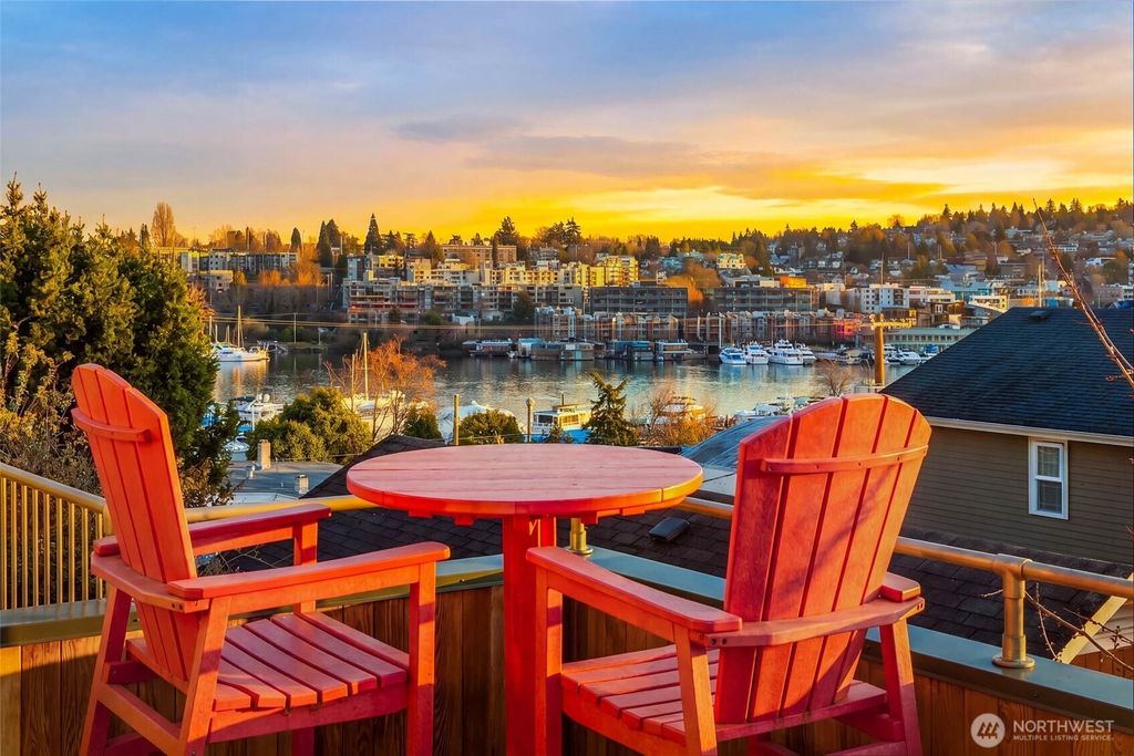 2117 N 36th Street, Seattle, WA 98103