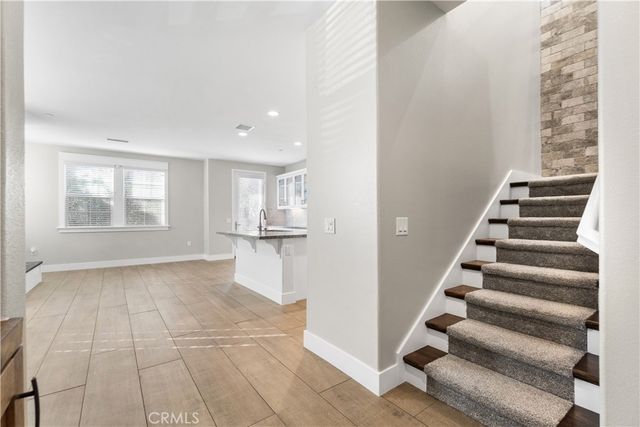 28661 Jardineras, Valencia, CA 91354