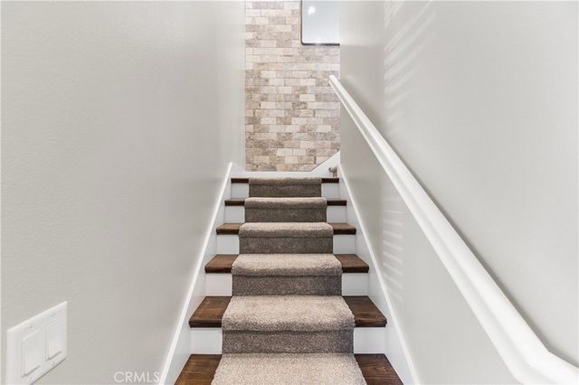 28661 Jardineras, Valencia, CA 91354