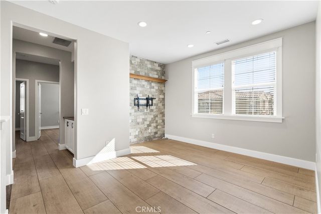 28661 Jardineras, Valencia, CA 91354