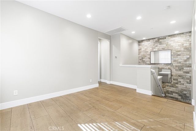 28661 Jardineras, Valencia, CA 91354