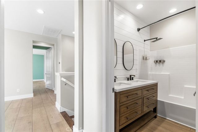 28661 Jardineras, Valencia, CA 91354