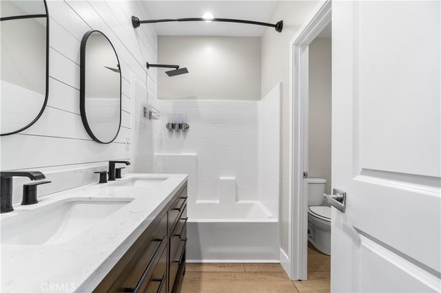 28661 Jardineras, Valencia, CA 91354