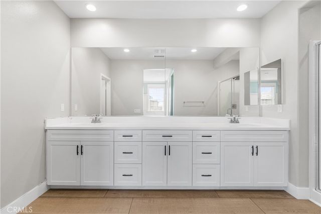 28661 Jardineras, Valencia, CA 91354