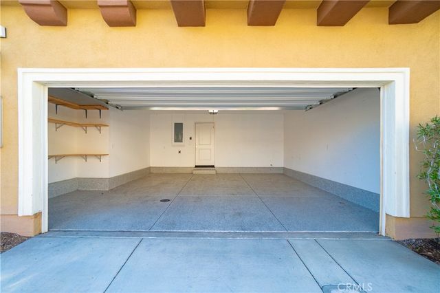 28661 Jardineras, Valencia, CA 91354