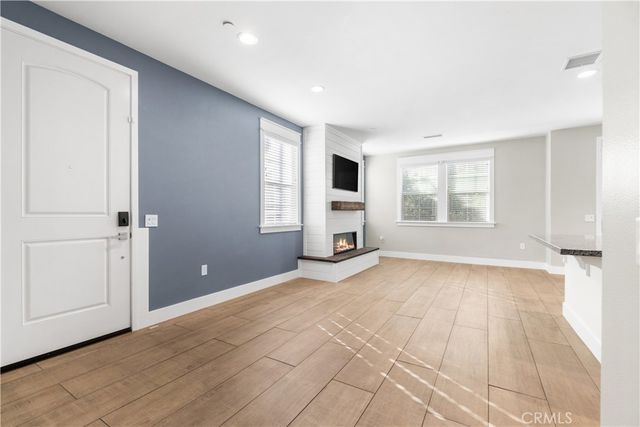 28661 Jardineras, Valencia, CA 91354