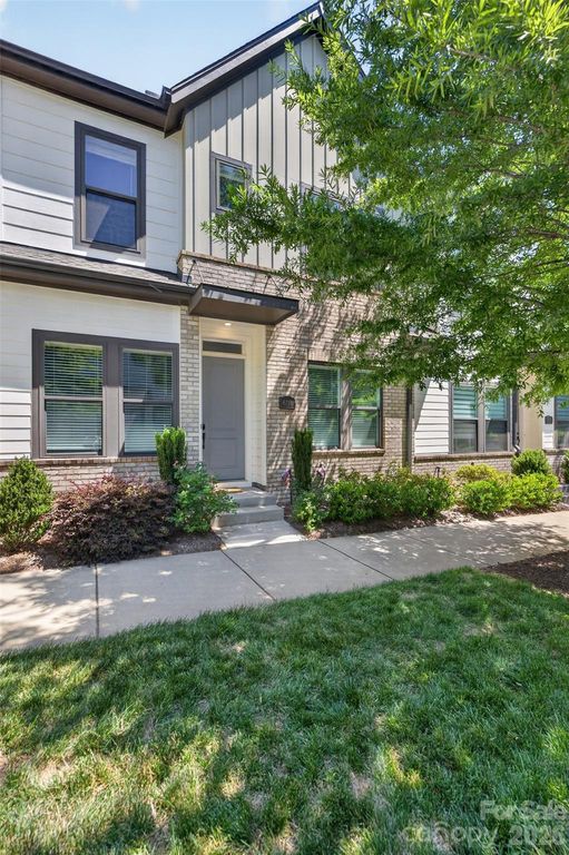 6318 Southgrove Street, Charlotte, NC 28277