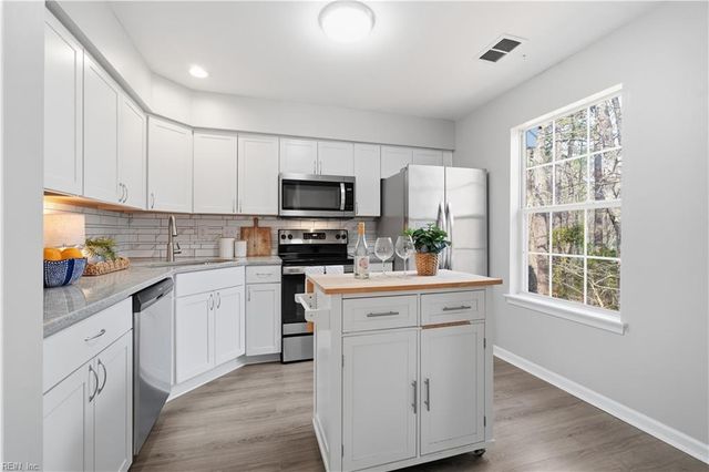 704 Inlet Quay Apt J, Chesapeake, VA 23320