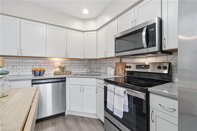 704 Inlet Quay Apt J, Chesapeake, VA 23320