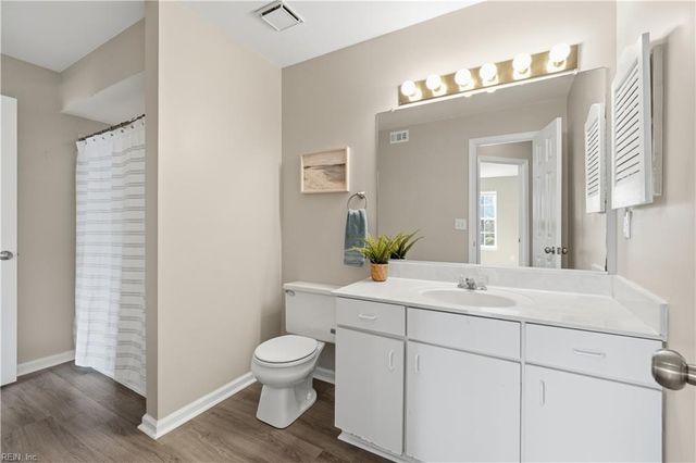 704 Inlet Quay Apt J, Chesapeake, VA 23320