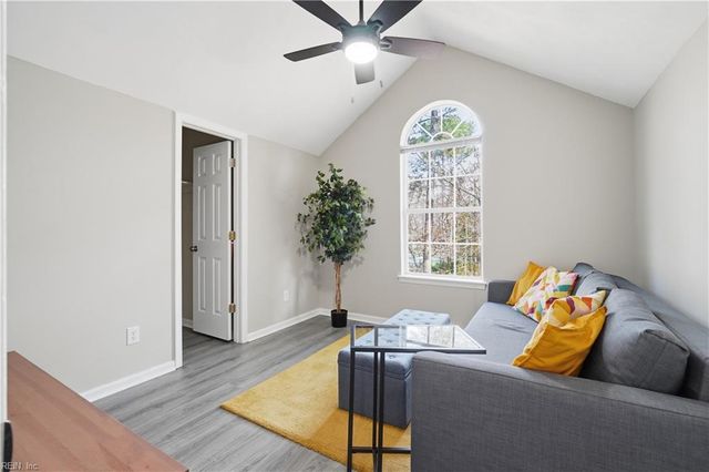 704 Inlet Quay Apt J, Chesapeake, VA 23320