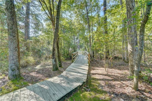 704 Inlet Quay Apt J, Chesapeake, VA 23320