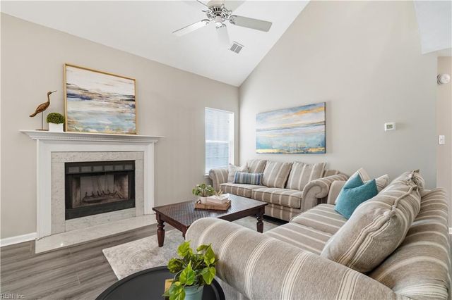 704 Inlet Quay Apt J, Chesapeake, VA 23320