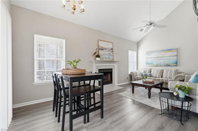 704 Inlet Quay Apt J, Chesapeake, VA 23320