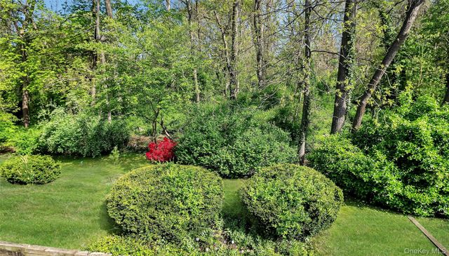 45 Windsor Gate 45, North Hills, NY 11040