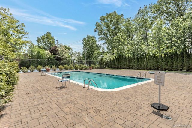 45 Windsor Gate 45, North Hills, NY 11040