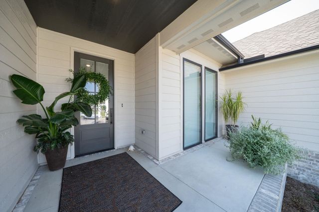 1023 W Silverstone Ct, Andover, KS 67002