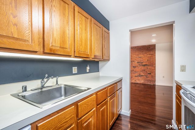1 Linden Place 506, Hartford, CT 06106