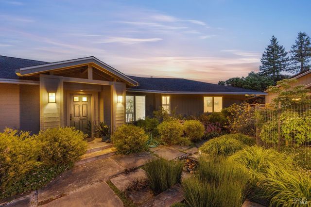 4048 El Molino Ln, Sebastopol, CA 95472