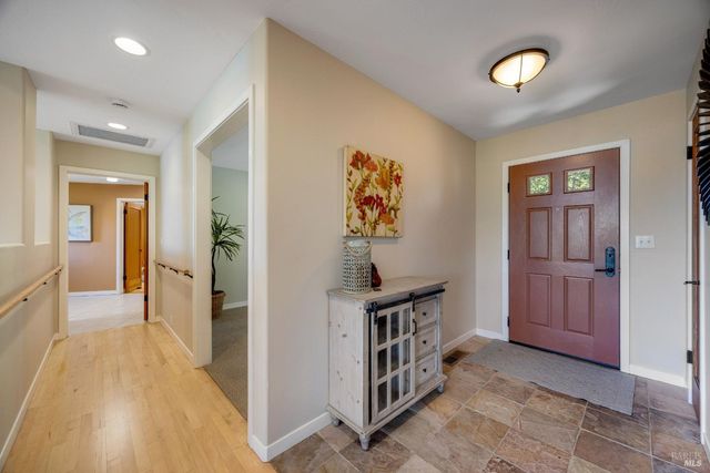 4048 El Molino Ln, Sebastopol, CA 95472