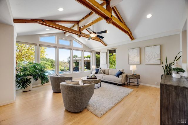 4048 El Molino Ln, Sebastopol, CA 95472