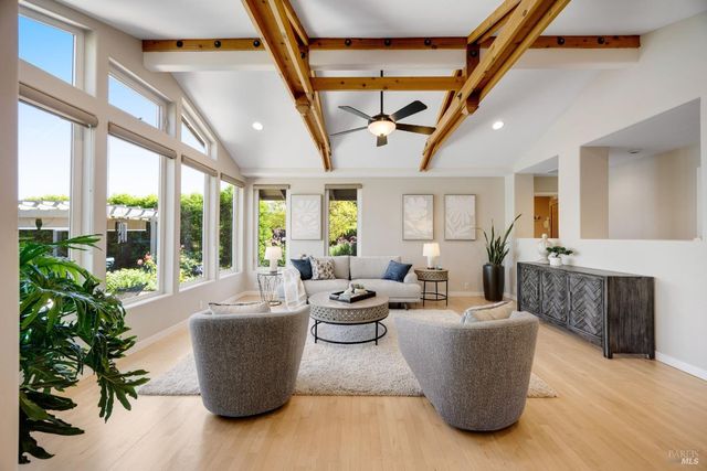 4048 El Molino Ln, Sebastopol, CA 95472