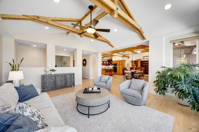 4048 El Molino Ln, Sebastopol, CA 95472