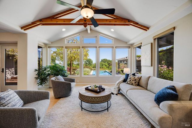 4048 El Molino Ln, Sebastopol, CA 95472