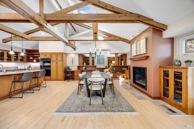 4048 El Molino Ln, Sebastopol, CA 95472