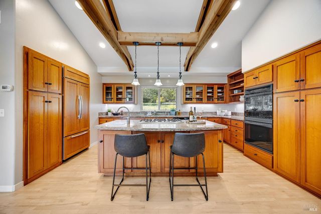 4048 El Molino Ln, Sebastopol, CA 95472