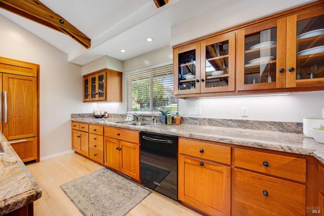 4048 El Molino Ln, Sebastopol, CA 95472