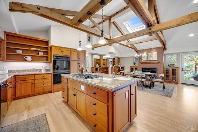 4048 El Molino Ln, Sebastopol, CA 95472