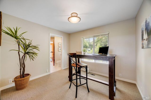 4048 El Molino Ln, Sebastopol, CA 95472