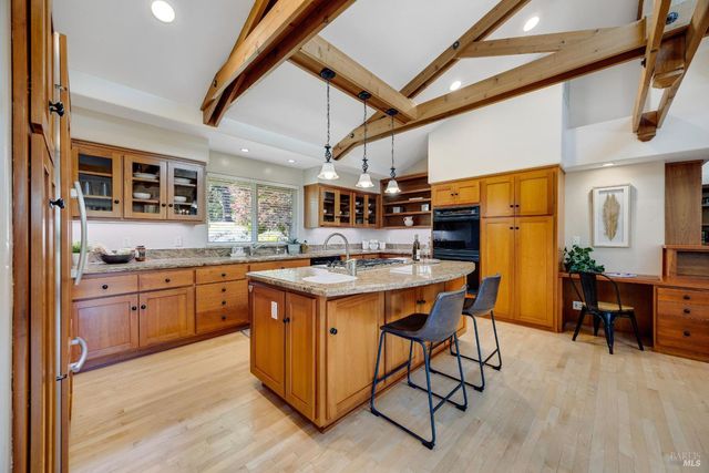 4048 El Molino Ln, Sebastopol, CA 95472